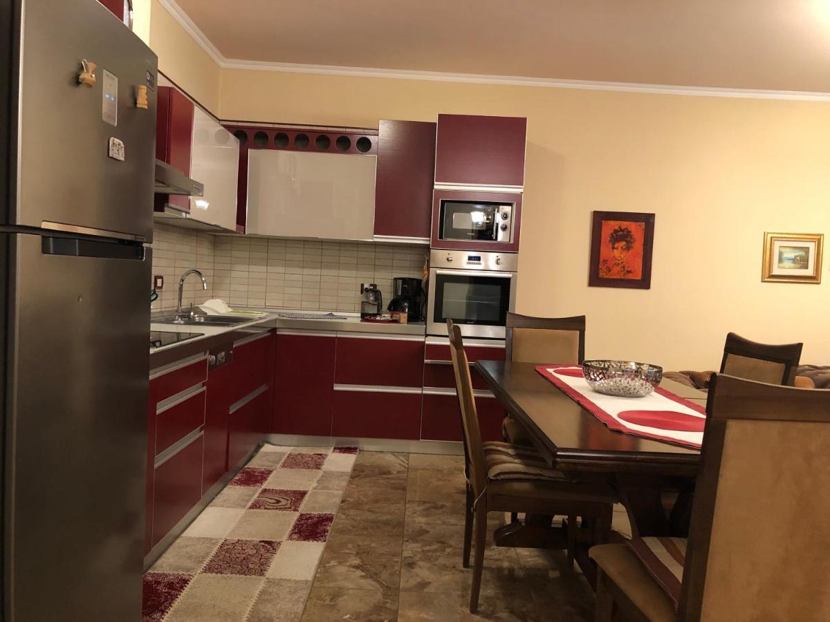 ドゥラスFully Equipped Flat With Stunning Sea Viewsアパートメント エクステリア 写真