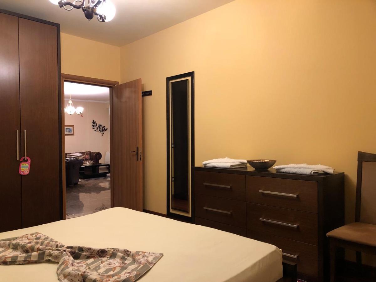 ドゥラスFully Equipped Flat With Stunning Sea Viewsアパートメント エクステリア 写真