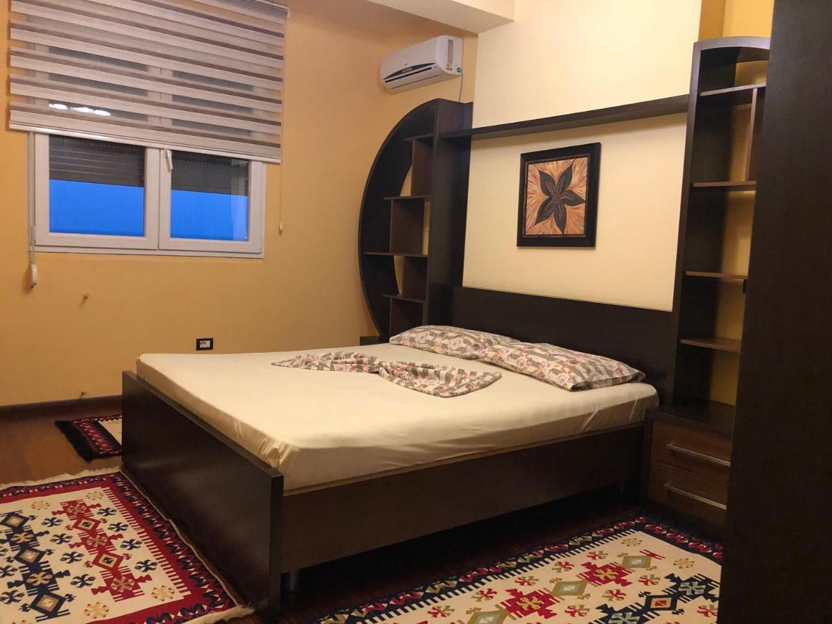 ドゥラスFully Equipped Flat With Stunning Sea Viewsアパートメント エクステリア 写真