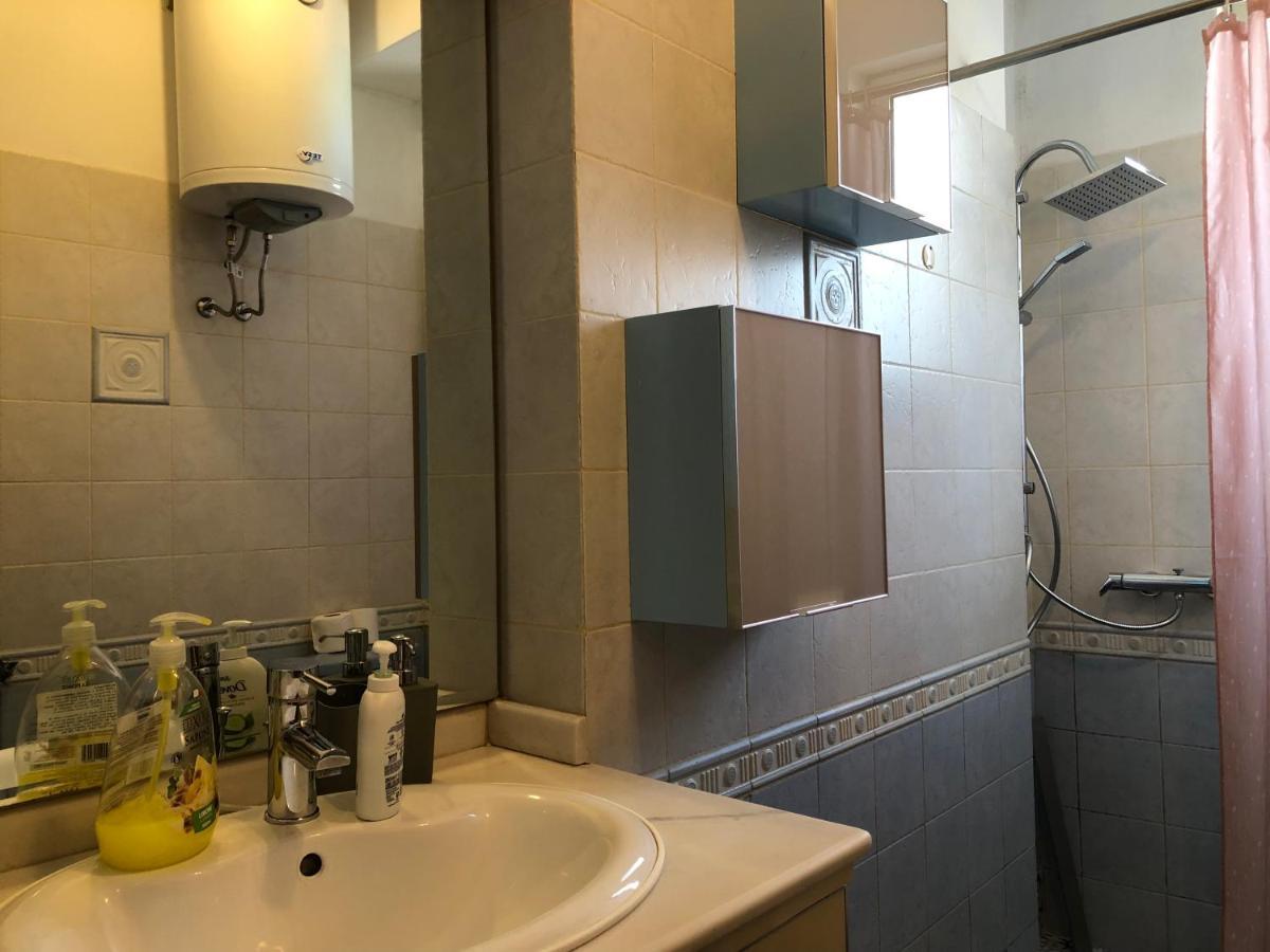 ドゥラスFully Equipped Flat With Stunning Sea Viewsアパートメント エクステリア 写真
